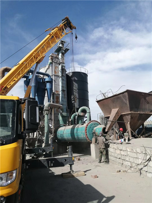 伍家岗区设备搬运等各类工程项目中，吊车起着关键作用