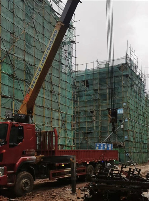 伍家岗区“慢工细活”—— 吊车的 “微动控制” 技术