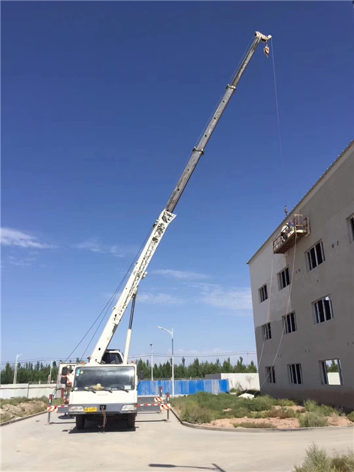 伍家岗区“轻装强干”—— 吊车的 “轻量化臂架” 技术